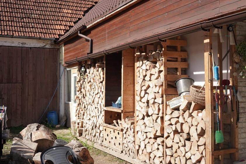 Casă cu 6 camere cu Teren 4500 Mp în Central