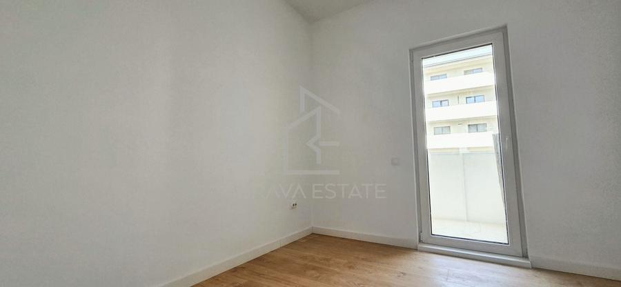 Apartament cu 3 camere semidecomandat în Florești