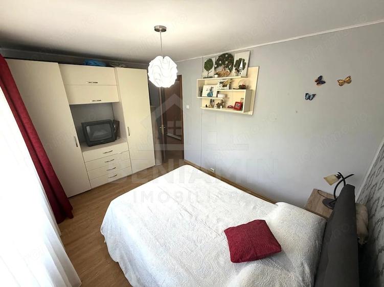 Apartament cu 3 camere semidecomandat în Rovine