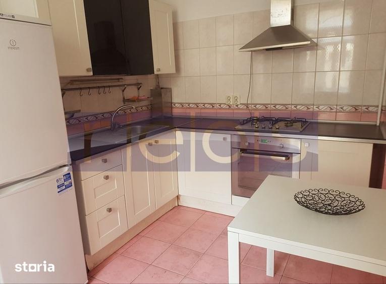 Apartament cu 3 camere semidecomandat în Coșbuc