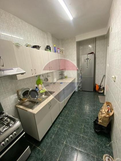 Apartament cu 3 camere semidecomandat, mobilat în Sala Palatului