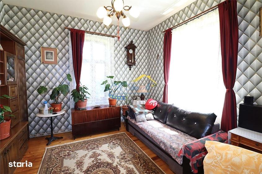 Apartament cu 4 camere decomandat în Central