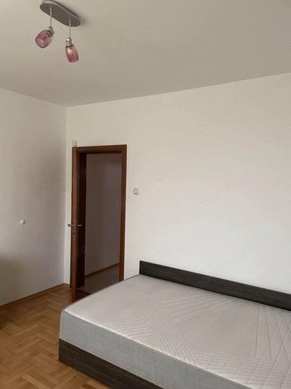 Apartament cu 3 camere în Lipovei