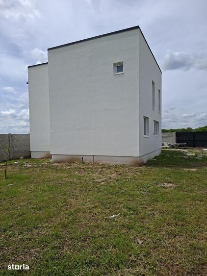 Casă cu 5 camere cu Teren 613 Mp în Malu Mare