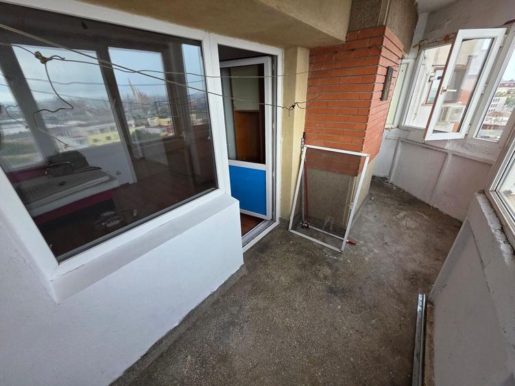 Apartament cu 4 camere decomandat în Poarta 6