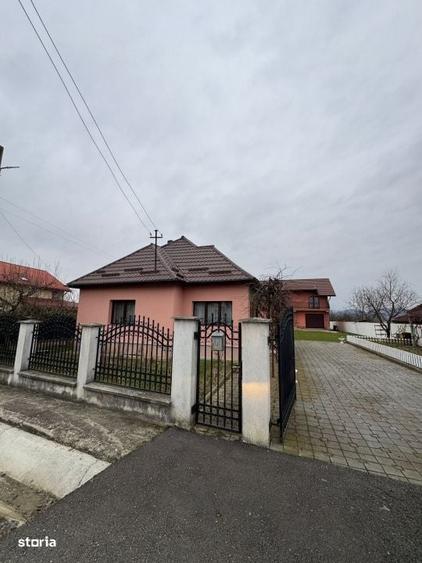 Casă cu 3 camere cu Teren 450 Mp în Lăpuș