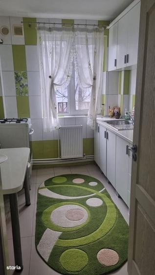 Apartament cu 3 camere semidecomandat în Prisăcani