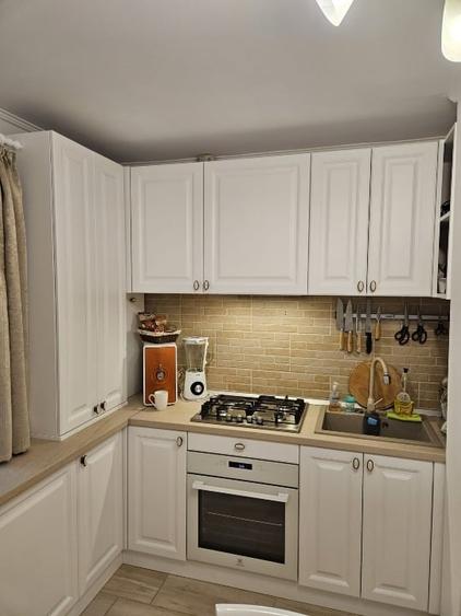 Apartament cu 2 camere decomandat, mobilat în Central