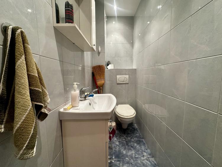 Apartament cu 3 camere decomandat, mobilat în Dâmbovița