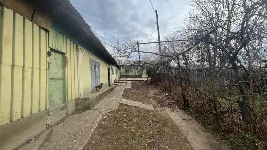 Casă cu 6 camere cu Teren 2700 Mp în Cărăpcești