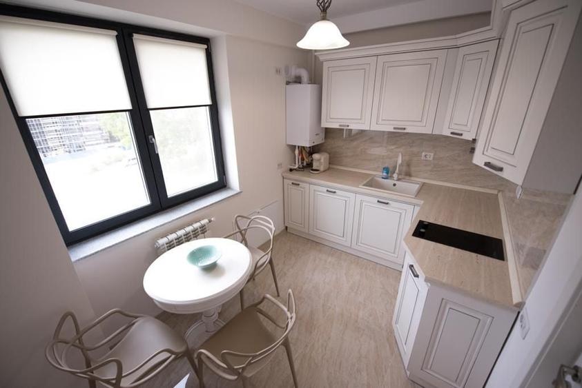 Apartament cu 3 camere decomandat, mobilat în Central