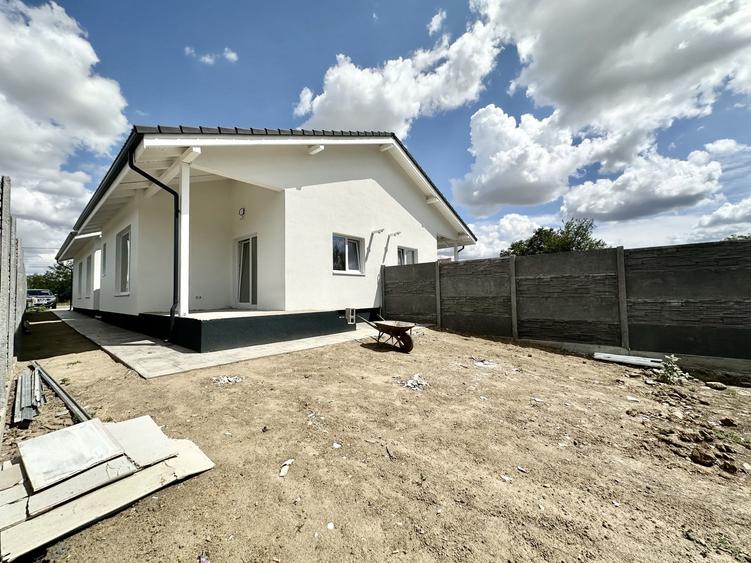 Duplex cu 4 camere cu Canalizare în Moșnița Nouă