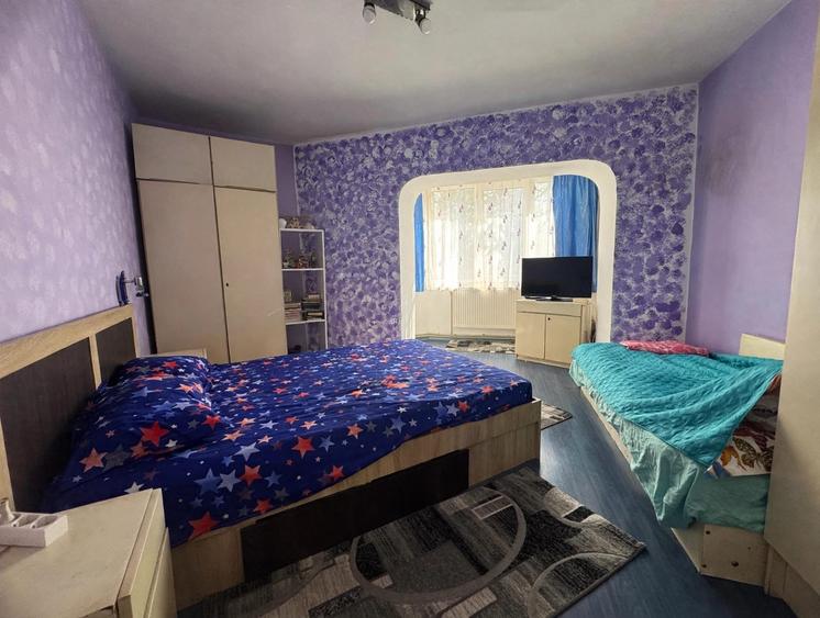 Apartament cu 3 camere decomandat în Capitol