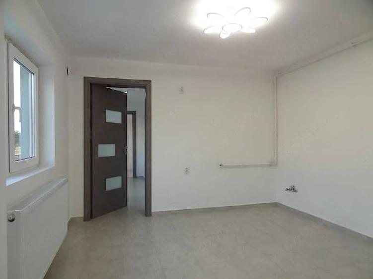 Apartament cu 5 camere în Domnești