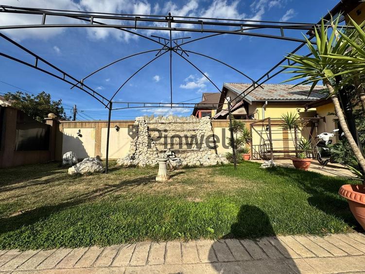 Casă individuală cu 4 camere cu Canalizare în Est