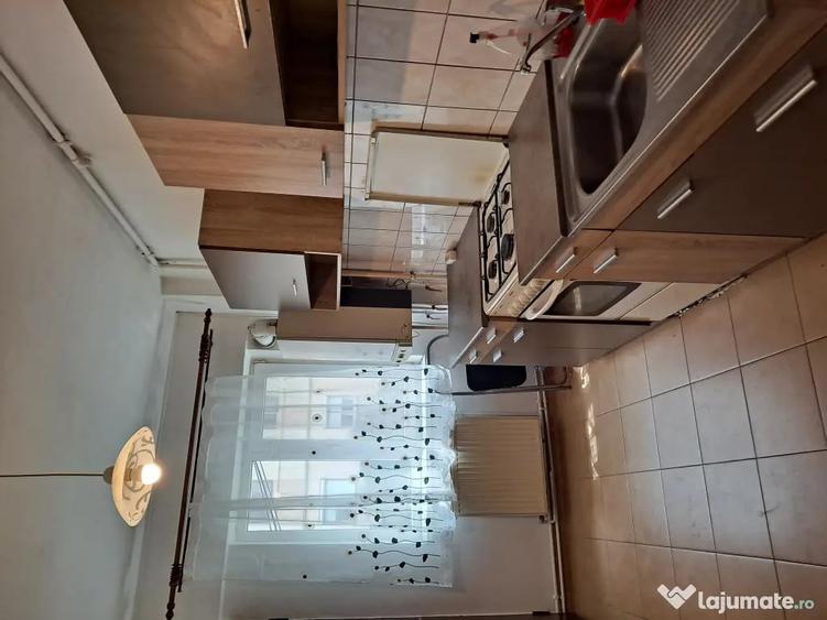 Apartament cu 3 camere decomandat în Exterior Vest
