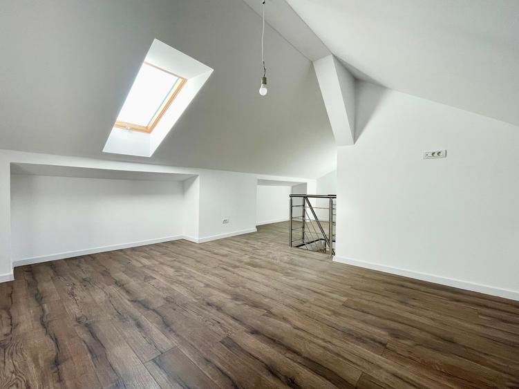 Duplex cu 4 camere cu Canalizare în Moșnița Nouă