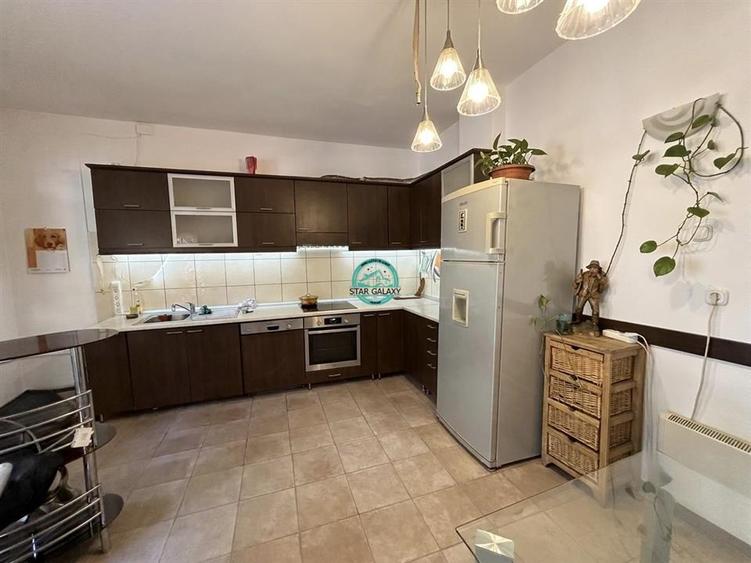 Casă individuală cu 8 camere cu Canalizare în Semicentral