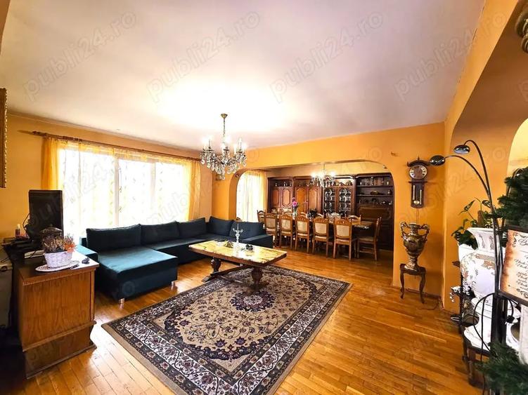 Casă cu 5 camere cu Teren 600 Mp în Central