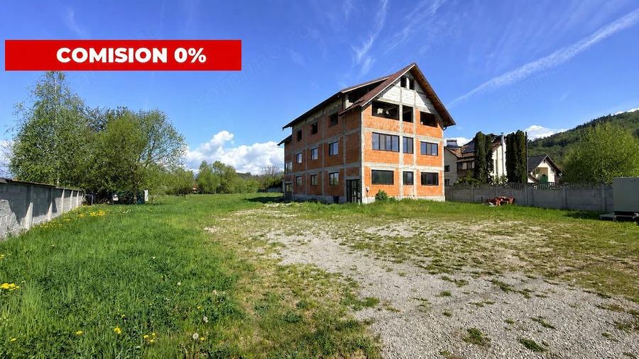 Casă cu Teren 4563 Mp în Central