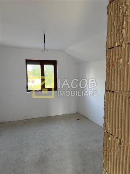 Casă individuală cu 4 camere cu Teren 259 Mp în Dumbrava (Berești-Bistrița)