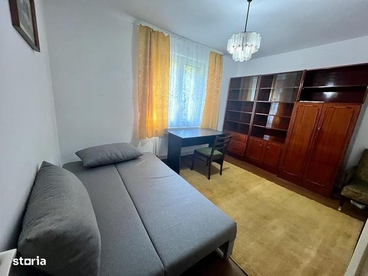 Apartament cu 3 camere decomandat în Cornișa