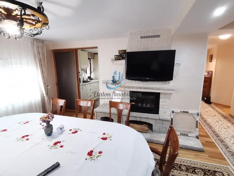 Casă individuală cu 7 camere cu Teren 1066 Mp în Periferie