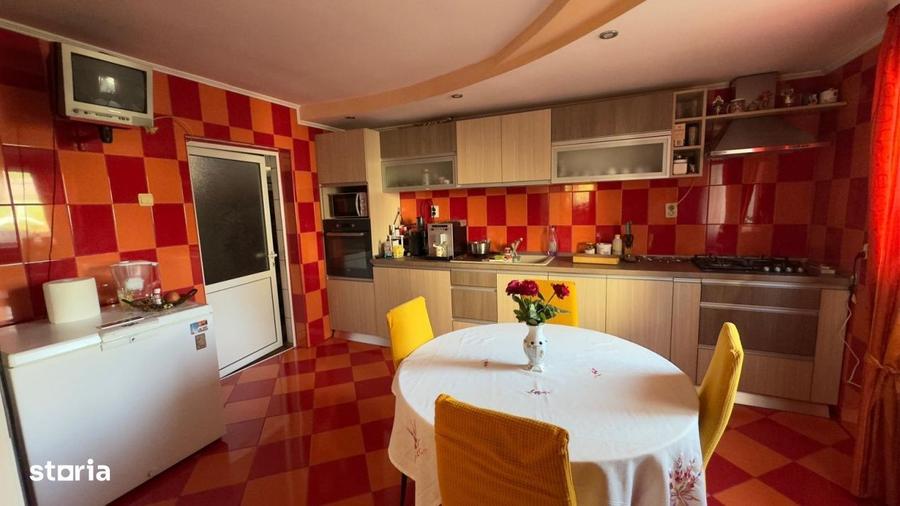 Casă cu 4 camere în Geamăna
