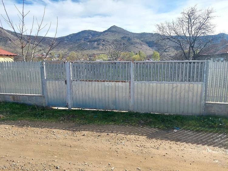Vand teren intravilan 2.402 mp, ideal pentru construc?ie sau investi?ie