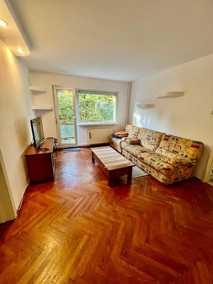 Apartament cu 3 camere semidecomandat, mobilat în Astra