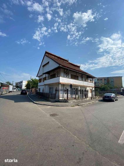 Casă cu 5 camere cu Teren 660 Mp în Central