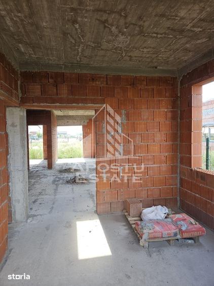 Casă cu 8 camere cu Teren 681 Mp în Central