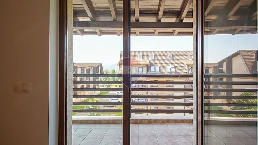 Apartament cu 3 camere decomandat în Tractorul