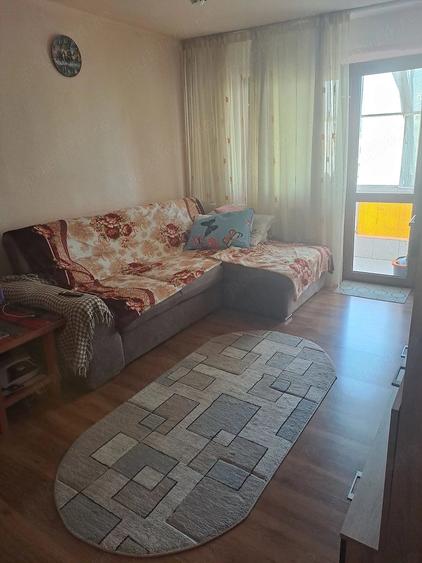 Apartament cu 2 camere semidecomandat în Craiovița Nouă
