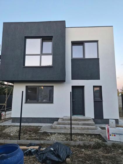 Casă individuală cu 3 camere cu Teren 250 Mp în Central