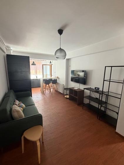 Apartament cu 2 camere decomandat, mobilat în Central