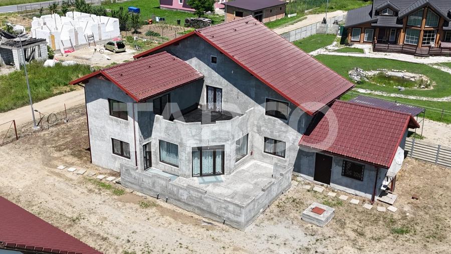 Casă individuală cu 5 camere cu Canalizare în Șercaia