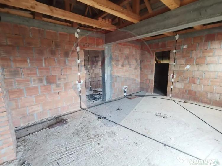 Casă cu 5 camere cu Teren 6400 Mp în Copalnic