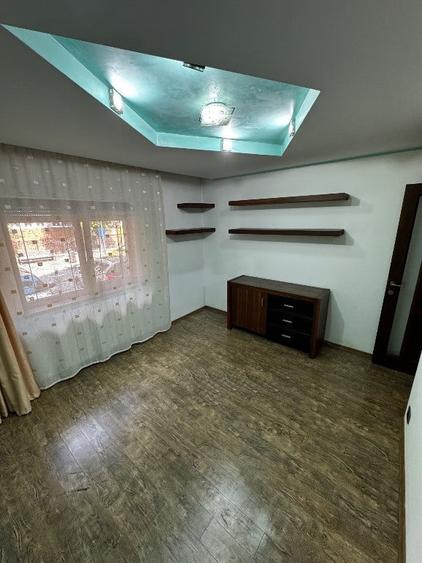 Apartament cu 4 camere decomandat în Ostroveni