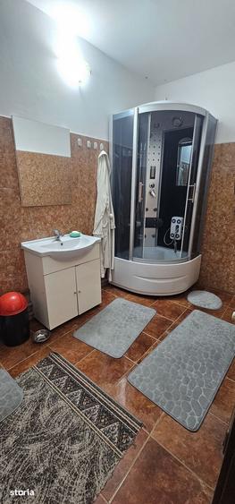 Apartament cu 4 camere decomandat în Bartolomeu