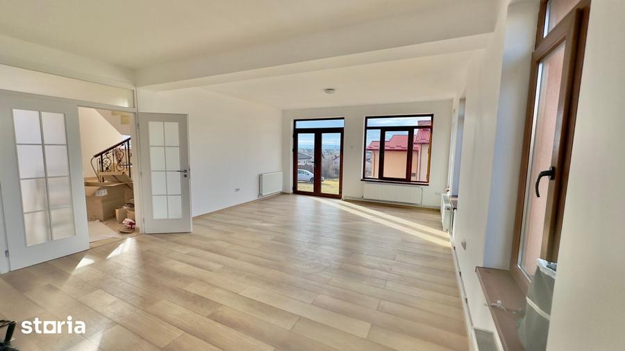 Casă cu 5 camere cu Teren 760 Mp în Miroslava