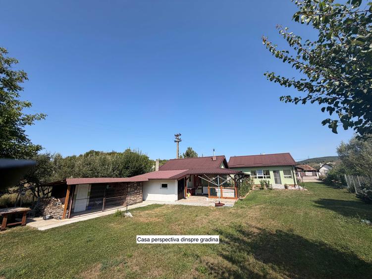 Casă cu 3 camere în Brebi