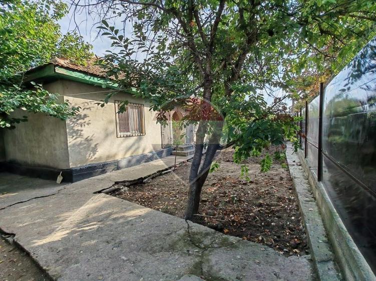 Casă individuală cu 2 camere cu Teren 557.90002441406 Mp în Central