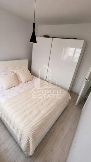Apartament cu 3 camere semidecomandat, mobilat în Dumbrăvița
