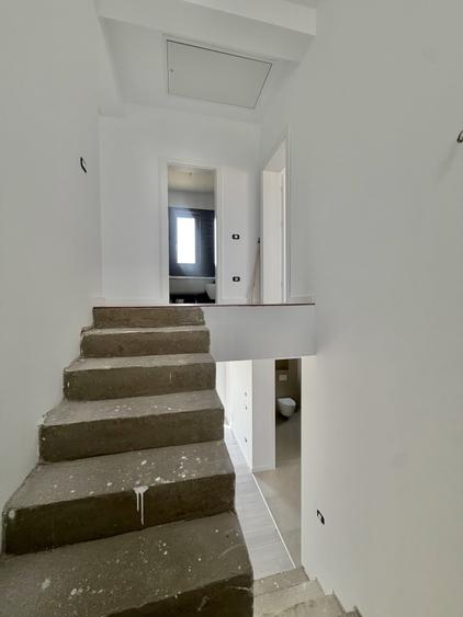 Duplex cu 4 camere cu Canalizare în Giroc