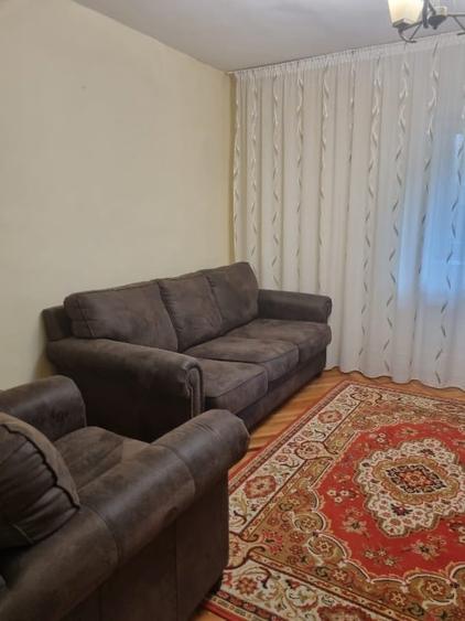 Apartament cu 3 camere decomandat, mobilat în Podul de Fier