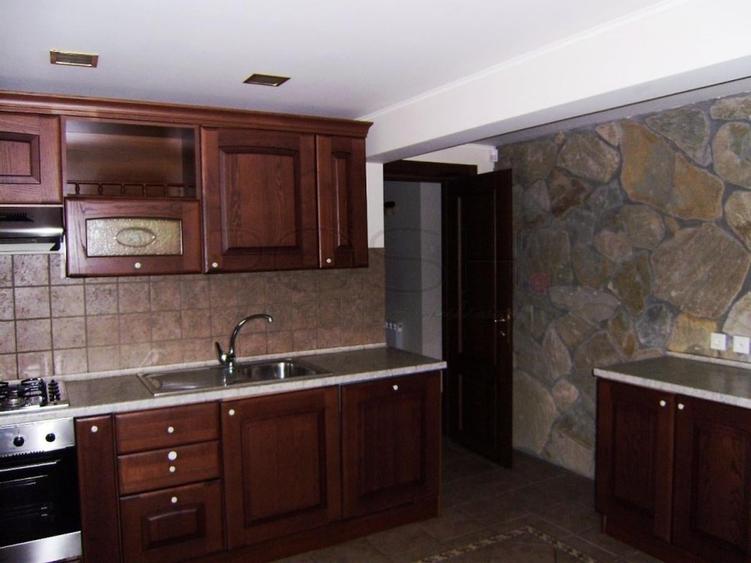 Apartament cu 5 camere în P-ța Dorobanți