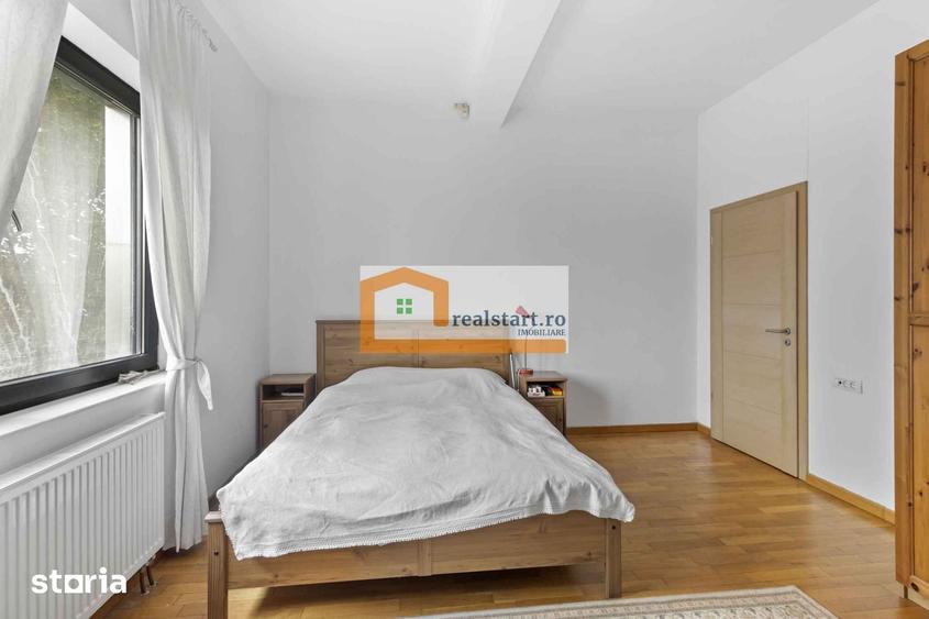 Casă cu 6 camere cu Teren 3300 Mp în Cornu