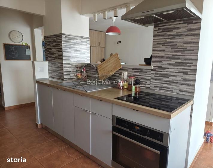 Bd. Republicii - langa Sf. Ioan, apartament 2 camere la etajul 1 !!