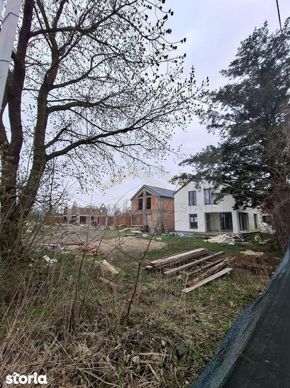 Casă cu 4 camere cu Teren 300 Mp în 1 Decembrie